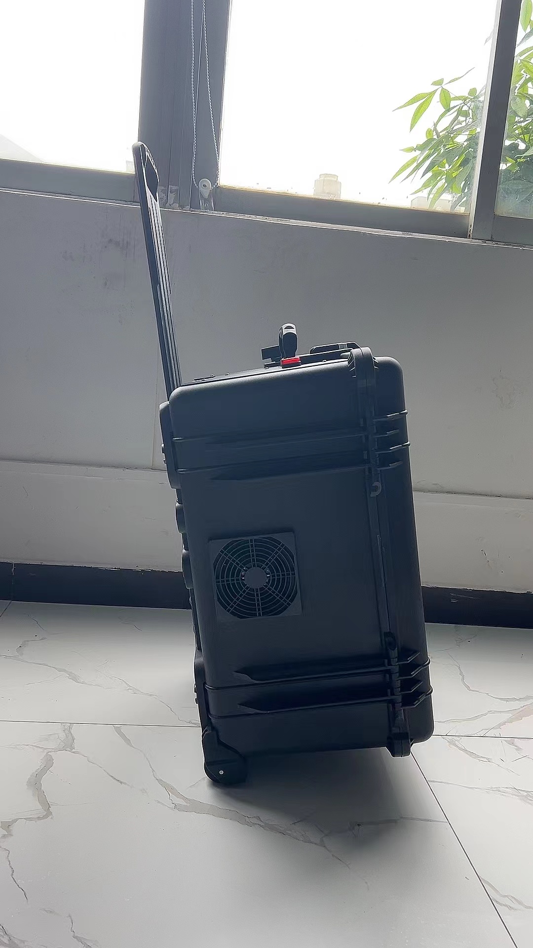 双台子手拉箱型移动通信干扰器